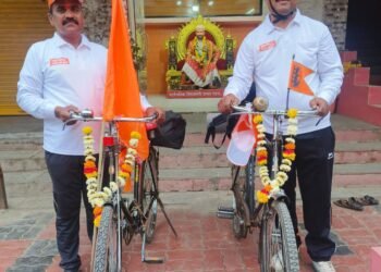 मनोज जरांगे पाटील यांच्या सभेसाठी तब्बल 300 किलोमीटर सायकल वारी