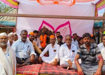 मराठा आरक्षणासाठी मानेगाव येथे साखळी उपोषण,गाव बंदी