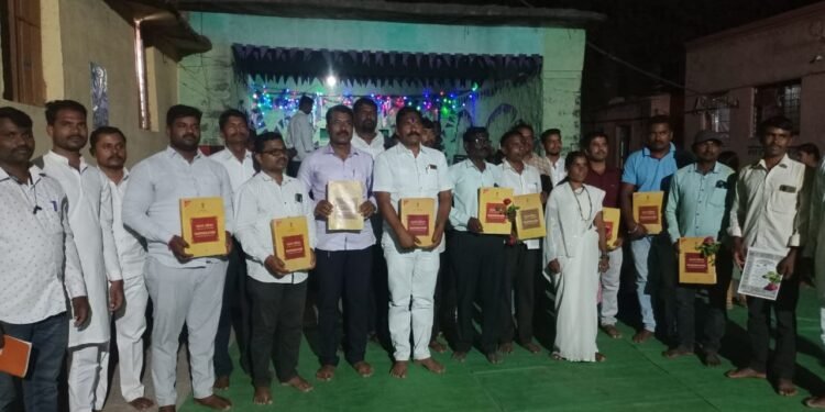 जामगाव खुर्द येथे डॉ.आंबेडकर जयंती निमित्त संविधान प्रतीचे वाटप