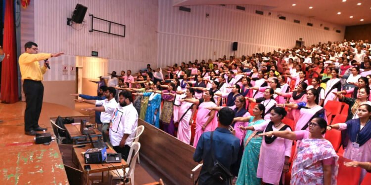 अंगणवाडी सेविकांनी मतदानाची टक्केवारी वाढविण्यासाठी प्रयत्न करावेत – स्वीपचे विशेष समन्वयक अधिकारी डॉ. सुभाष दळवी.