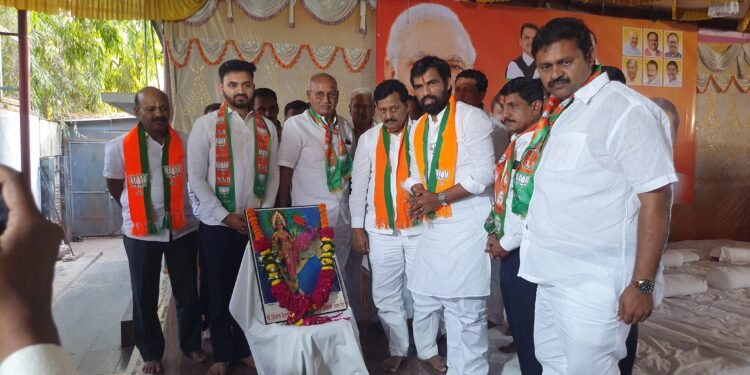 मोदींच्या हजारो कोटींच्या विकासकामांमुळे सोलापूरकर राहणार महायुतीच्याच पाठीशी.! – राम सातपुते, भाजप उमेदवार ⭕