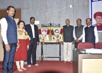 विद्यापीठात परिसंवाद : घटनात्मक नैतिकता, लोकशाही, आधुनिक राजकारण आणि समाजकारणातून राष्ट्रनिर्मिती व्हावी ..