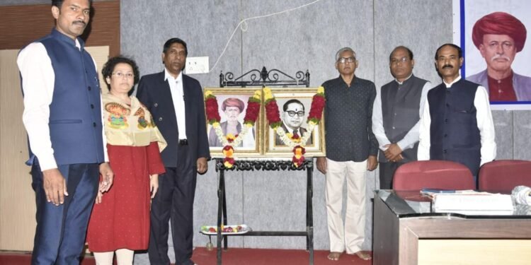 विद्यापीठात परिसंवाद : घटनात्मक नैतिकता, लोकशाही, आधुनिक राजकारण आणि समाजकारणातून राष्ट्रनिर्मिती व्हावी ..