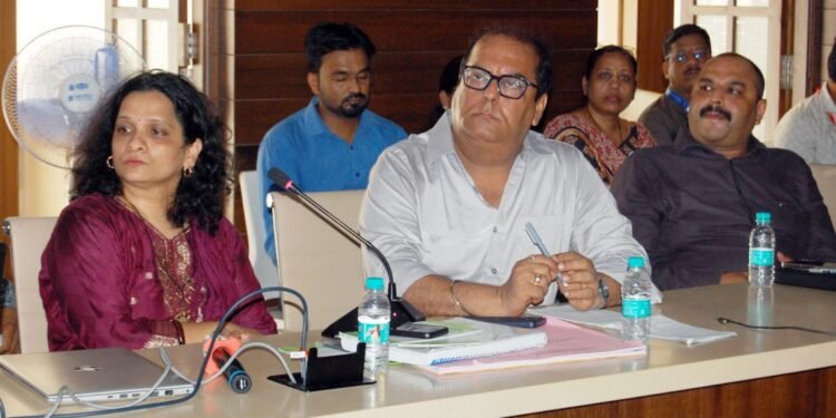 मुंबई शहर जिल्हाधिकारी कार्यालयात खर्च निरीक्षण समितीतील अधिकारी व कर्मचाऱ्यांना प्रशिक्षण