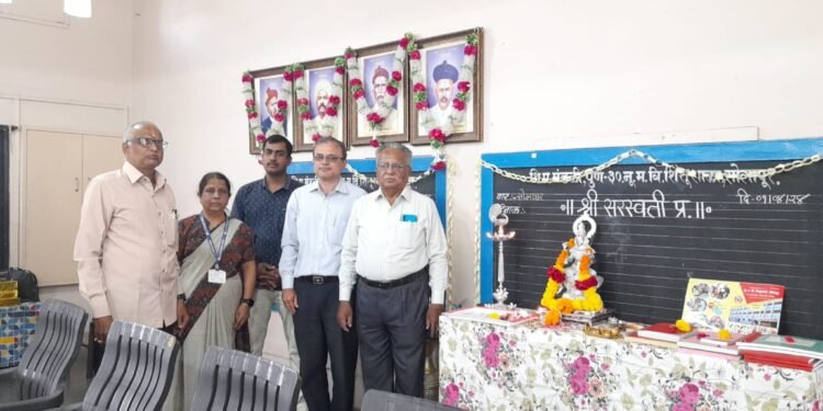 नू.म.वि. शिशु शाळेत वृत्तलेखन कार्यशाळा ; ज्येष्ठ पत्रकार जोशी यांचे मार्गदर्शन