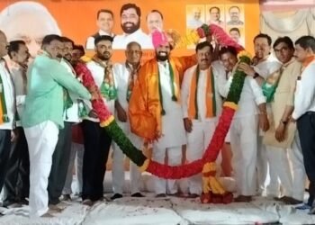 ज्या रस्त्याने तुम्ही फिरता ते सर्व रस्ते मोदींनी बांधले ; आमदार सातपुते यांचा शिंदेंना टोला