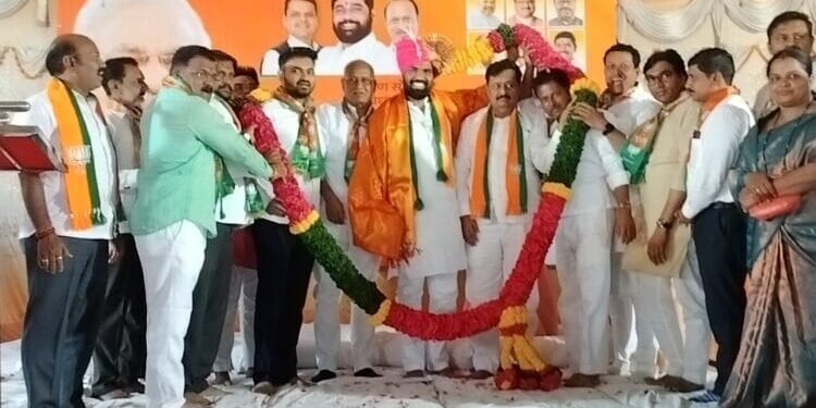 ज्या रस्त्याने तुम्ही फिरता ते सर्व रस्ते मोदींनी बांधले ; आमदार सातपुते यांचा शिंदेंना टोला