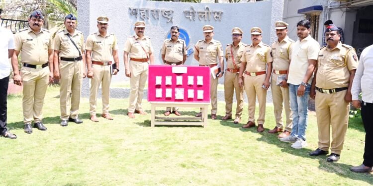 सोलापूर एलसीबी कडून चोरीचे १० गुन्हे उघडकीस ; साडे चार लाखांच्या मुद्देमालासह..