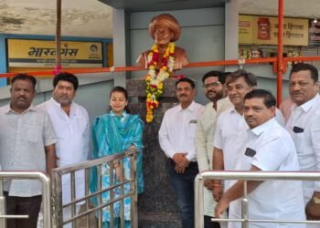 थोर समाजसुधारक महात्मा फुले जयंतीनिमित्त आ. प्रणिती शिंदे यांनी केले अभिवादन