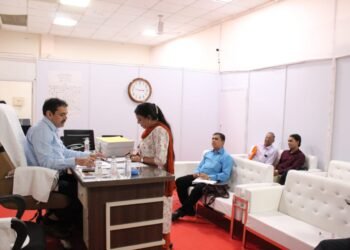 २८-मुंबई उत्तर पूर्व लोकसभा मतदारसंघात दोन उमेदवारांचे अर्ज दाखल