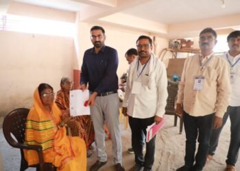 नांदेडमध्ये मतदार चिठ्ठी वाटप गतीने सुरू ; १८ ते २१ एप्रिल ज्येष्ठ व दिव्यांगाचे मतदान