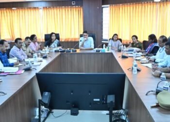 निर्भय, निष्पक्ष वातावरणात निवडणुका यशस्वीपणे पार पाडण्यासाठी शासकीय यंत्रणांनी समन्वय ठेवावा – जिल्हाधिकारी कुमार आशीर्वाद