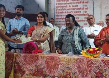 रांगोळ्यांच्या माध्यमातून मतदान जागृती स्तुत्य उपक्रम: जिल्हाधिकारी दीपा मुधोळ मुंडे