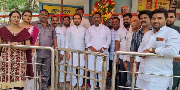 क्रांतिसूर्य महात्मा ज्योतिबा फुले यांच्या जयंतीनिमित्त राष्ट्रवादी काँग्रेस पार्टी सोलापूर शहरच्या वतीने अभिवादन…