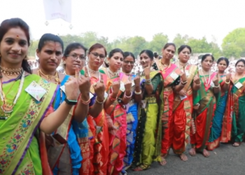 शेकडोंच्या समुदायाने केला मतदानाचा संकल्प; नांदेडच्या परेड मैदानात रंगारंग कार्यक्रमाची मेजवानी 