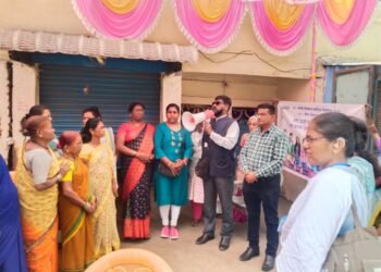 समृद्ध लोकशाही संदर्भात मिरज येथे रेड लाईट एरियामध्ये मतदान जनजागृती अभियान