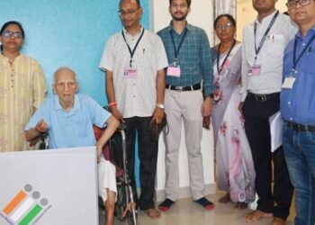 ⭕ गृह मतदानाबाबत दिव्यांग व वृद्ध मतदारांना आनंद