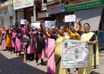 आशा सेविकांच्या हाती मतदान जनजागृतीची दोरी, मतदान करून उभारू, लोकशाहीची गुढी