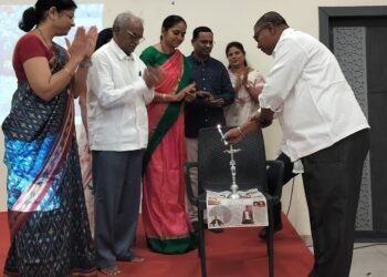 दवाखान्यात जाण्याअगोदर शतायुषी परिवाराचा विनाशुल्क सल्ला घ्या