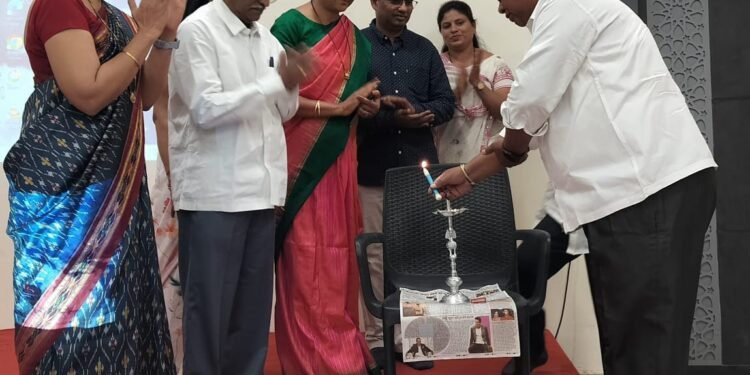 दवाखान्यात जाण्याअगोदर शतायुषी परिवाराचा विनाशुल्क सल्ला घ्या