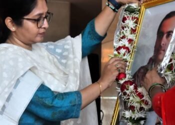 माजी प्रधानमंत्री राजीव गांधी यांना मंत्रालयात अभिवादन