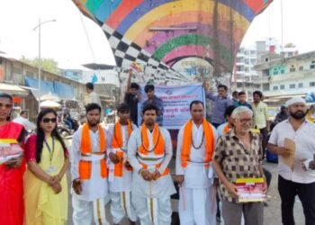 भिवंडीतील प्रभाग समिती परिसरात वासुदेवाच्या माध्यमातून मतदानाची जनजागृती