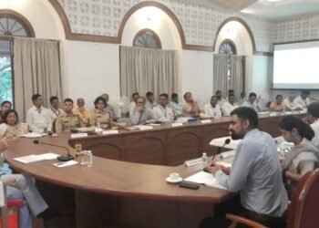 राज्यपाल रमेश बैस यांनी घेतला रेड क्रॉस सोसायटीच्या कार्याचा आढावा