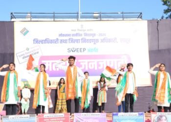 मतदानाची टक्केवारी वाढविण्यासाठी जिल्हाधिकाऱ्यांची तरुणाईला साद