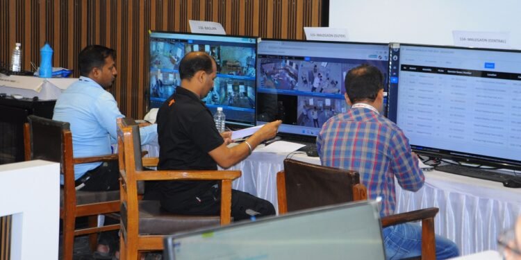 केंद्रीय निवडणूक निरीक्षकांची नियंत्रण कक्षाला भेट