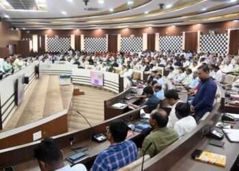 मतमोजणी प्रक्रियेत अतिशय गांभिर्याने काम करा – जिल्हाधिकारी विनय गौडा    