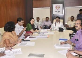 खरीप हंगाम पूर्व नियोजनाचा कृषीमंत्र्यांकडून आढावा; बी-बियाणे, खते वेळेत उपलब्ध करण्याचे निर्देश