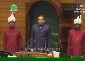 वंदे मातरम्‌ व राज्यगीताने पावसाळी अधिवेशनाच्या कामकाजास प्रारंभ