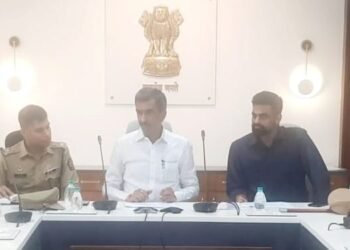 पुनर्वसनाची कामे गतीने आणि दर्जेदार करा – पालकमंत्री शंभुराज देसाई