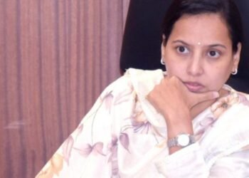 रोजगार निर्मितीसाठी महिला बचतगटांकडून गणवेश शिलाई