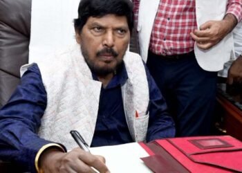 महाराष्ट्रातील चार केंद्रीय राज्यमंत्र्यांनी स्वीकारला पदभार