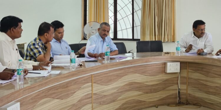 महापालिकेने पावसाळापूर्व कामे त्वरित पूर्ण करावे  आ. सुभाष देशमुख यांचे अधिकार्‍यांना आदेश