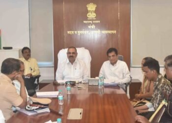 घाटकोपर होर्डिंग दुर्घटनेतील आपद्ग्रस्तांना अधिक मदत मिळवून देण्यासाठी प्रयत्न करणार
