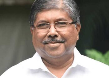 क्रीडा संकुलाची सर्व कामे मंजूर निधीतून वेळेत पूर्ण करावीत – पालकमंत्री चंद्रकांत पाटील