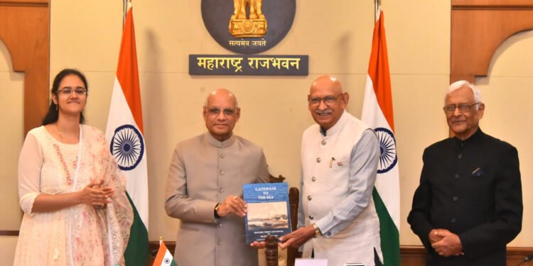 मुंबई परिसरातील ऐतिहासिक बंदरे व गोदी इतिहासावरील पुस्तकाचे राज्यपालांच्या हस्ते प्रकाशन
