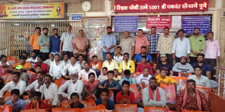 गोरगरीब कुस्तीगिरांसाठी स्वामींचा प्रसादरुपी खुराकाचे वाटप ; अन्नछत्र मंडळाचे उपक्रम