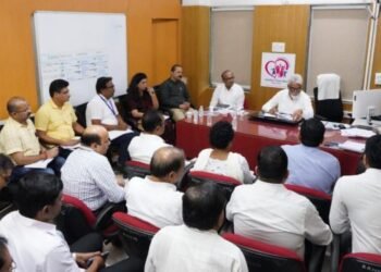 डेंग्यू नियंत्रणासाठी आरोग्य यंत्रणांनी मोहीम स्तरावर उपाययोजना कराव्यात – पालकमंत्री दादाजी भुसे