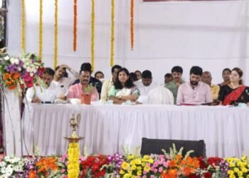 केंद्रीय राज्यमंत्री मुरलीधर मोहोळ आणि राज्याच्या महिला व बालविकास मंत्री आदिती तटकरे यांच्या उपस्थितीत ‘आरोग्यवारी अभियाना’चा शुभारंभ