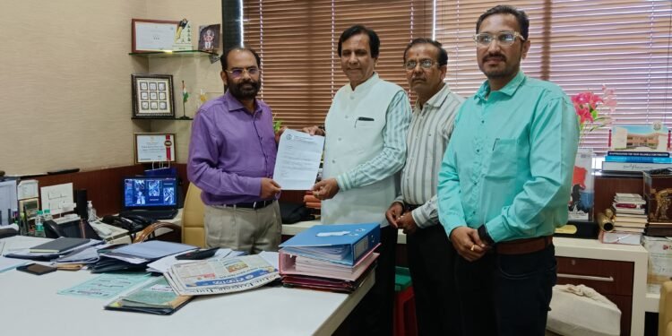 डि.राम रेड्डी यांच्या कठोर कार्याचा सोलापूरच्या तरुणांनी घ्यावा आदर्श – सोलापूर विकास मंच