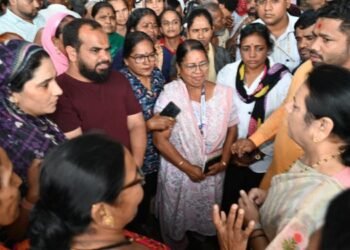 पुणे शहरातील पूरग्रस्त भागाला  डॉ. नीलम गोऱ्हे यांनी दिली भेट