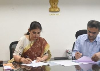 मुख्य सचिवपदाची सूत्रे सुजाता सौनिक यांनी स्वीकारली