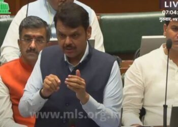 स्मार्ट मीटर केवळ सरकारी कार्यालयांसह महावितरण आस्थापनांमध्ये लावण्यात येणार – उपमुख्यमंत्री देवेंद्र फडणवीस यांची विधानसभेत माहिती
