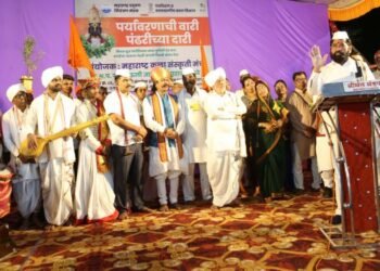 पर्यावरणाचा समतोल राखण्यासाठी ‘एक वारकरी एक झाड’ ही संकल्पना राबवून पालखी मार्गावर वृक्षारोपण करण्याचा संकल्प करूया