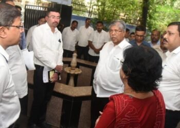 उच्च व तंत्रशिक्षण मंत्री चंद्रकांत पाटील यांनी तेलंग मेमोरियल आणि मातोश्री वसतिगृहाची केली पाहणी