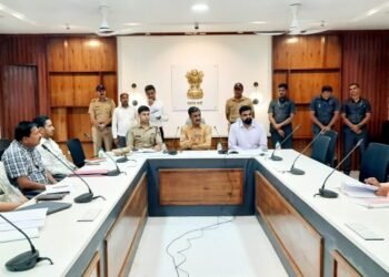 पालकमंत्री शंभूराज देसाई यांनी घेतला विविध योजनांच्या अंमलबजावणीचा व प्रकल्पांच्या कामांचा आढावा