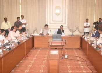 उद्योगांकरिता एमआयडीसीला अतिरिक्त पाणी उपलब्ध करून देण्यासाठी सर्वेक्षण करावे